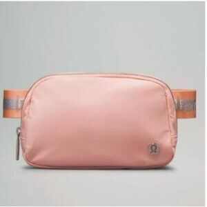 BNWT = RARE LULULEMON EVERYWHERE BELT BAG - PINK MIST / SILVER / WHITE OPAL